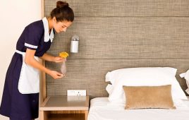 Housekeeping là gì? Mức lương nhân viên buồng phòng khách sạn bao nhiêu?